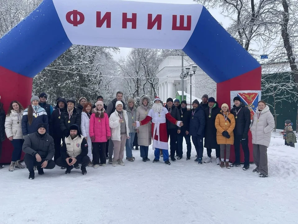 Около 100 человек приняли участие в новогоднем забеге в Ессентуках0