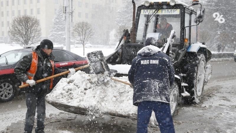 Около 20 тыс. тонн песко-соляной смеси израсходовали на дорогах Ставрополья