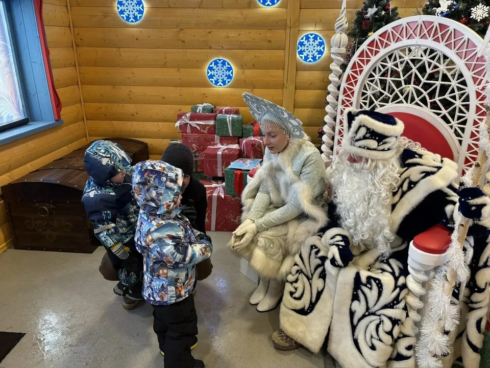 Около трех тысяч ребят уже успели посетить резиденцию Деда Мороза в Ставрополе0