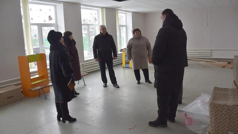 Партдесант осмотрел ремонт моста и детсада на Ставрополье