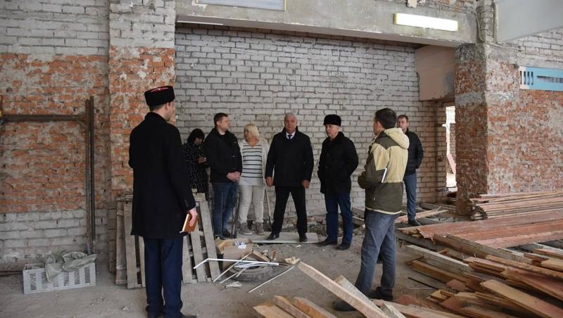 Партдесант проверил ход капремонта в школах и детских садах Ставрополья