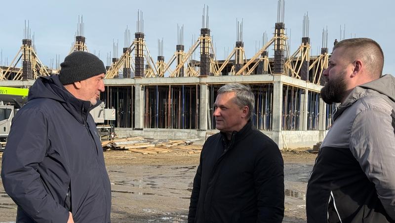Партдесант проверил строительство школы на 1550 мест в Пятигорске