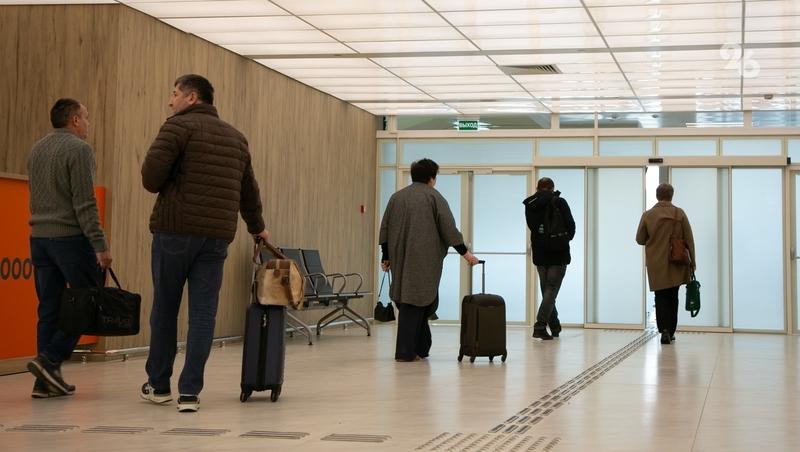 Пассажирам задержанного рейса из Минвод в Египет не предоставили питьё и еду