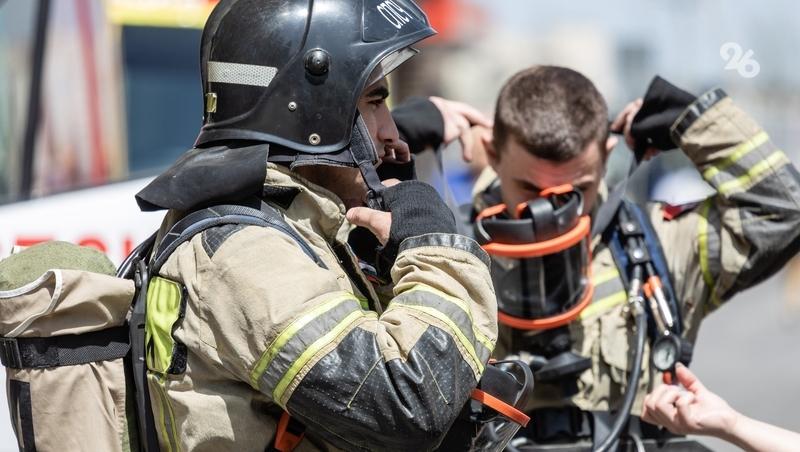 Пожарные потушили загоревшийся гараж в Невинномысске