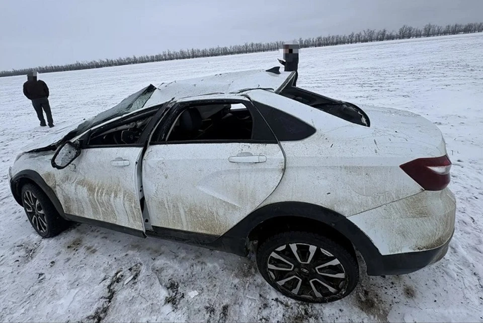 Семья с тремя детьми пострадала в опрокинувшейся на Ставрополье машине0
