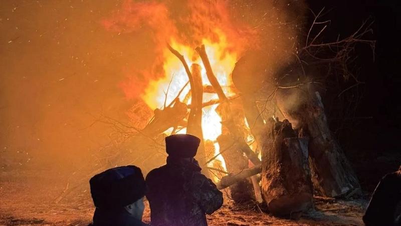 Шестиметровый костёр согревал жителей Предгорья у крещенской купели