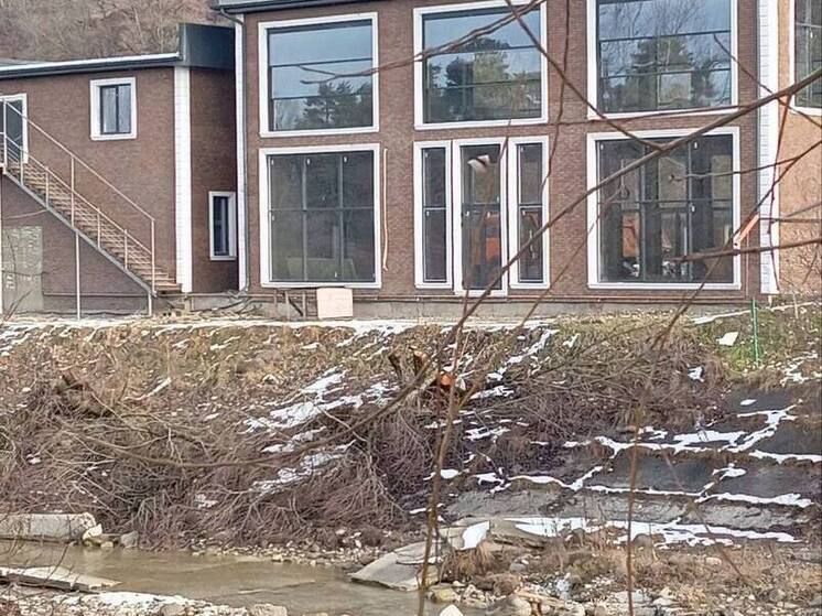 Следственный комитет КБР проверяет сообщения о незаконном строительстве на берегу реки Нальчик