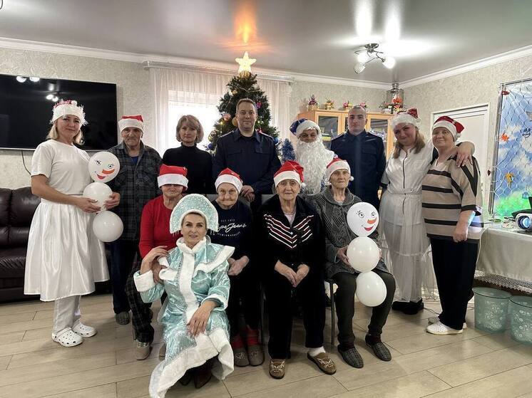 Сотрудники Следственного комитета по РСО – Алания поздравили постояльцев Моздокского дома-интерната с праздниками