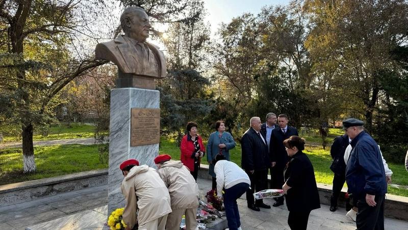 Создал оазис среди солончаков: за что председатель колхоза на Ставрополье стал дважды Героем Соцтруда