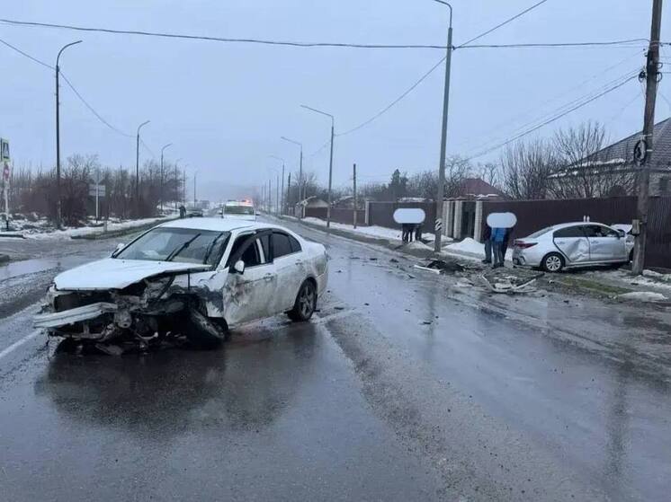 В Изобильненском  округе Ставрополья четыре человека пострадали при столкновении иномарок