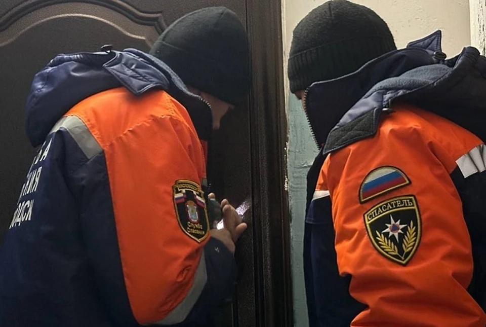 В Кисловодске спасателям пришлось взламывать квартиру, в которой прорвало трубу0
