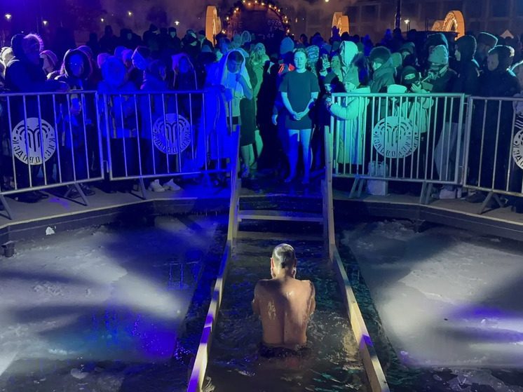 В крещенских купаниях на Старом озере Кисловодска приняли участие более двух тысяч человек