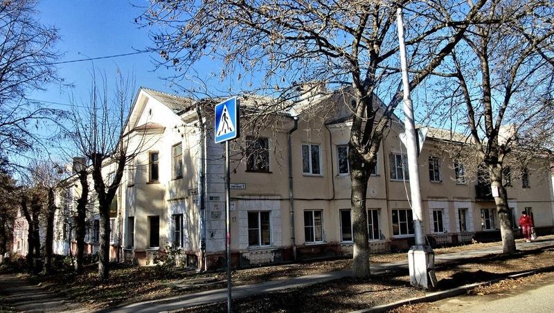 В Лермонтове начался капремонт крыши первого в городе жилого дома