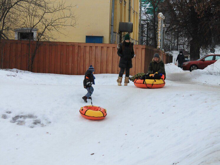 В Нальчике парень, катаясь на ватрушке, спас ребёнка