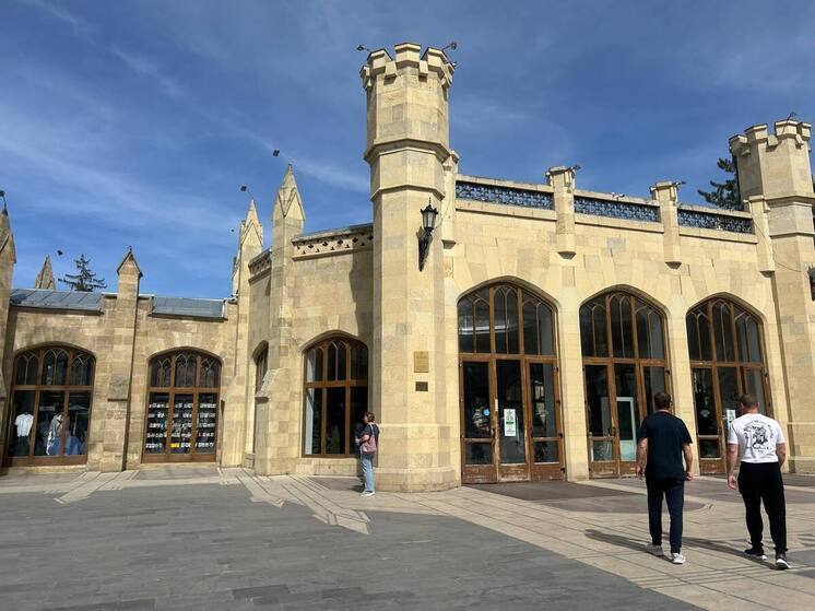 В Нарзанной галерее Кисловодского парка открылась выставка «Орнаменты времени»