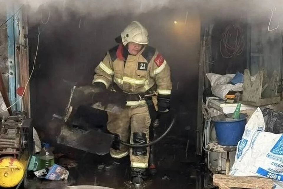 В Невинномысске жилой дом чуть не сгорел из-за автомастерской на первом этаже0