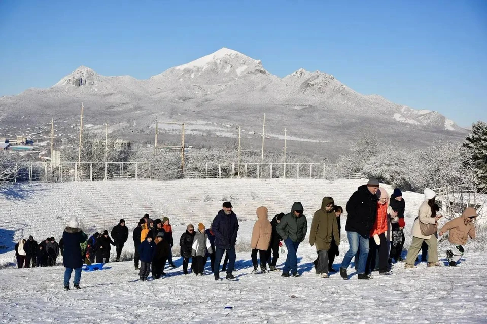 В Пятигорск провели первое в году праздничное восхождение на Машук0