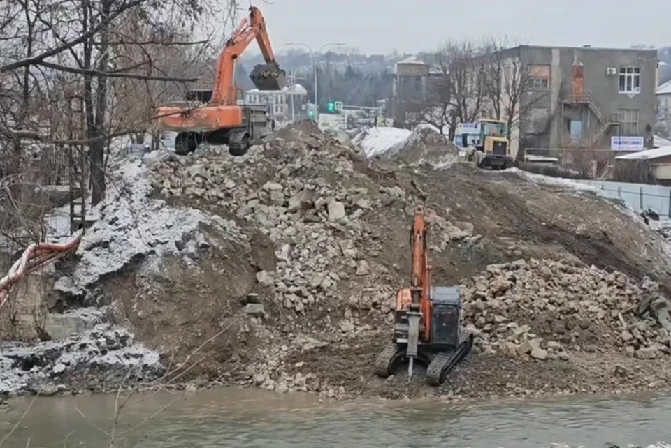 В Пятигорске стартовала реконструкция аварийного моста через реку Подкумок0