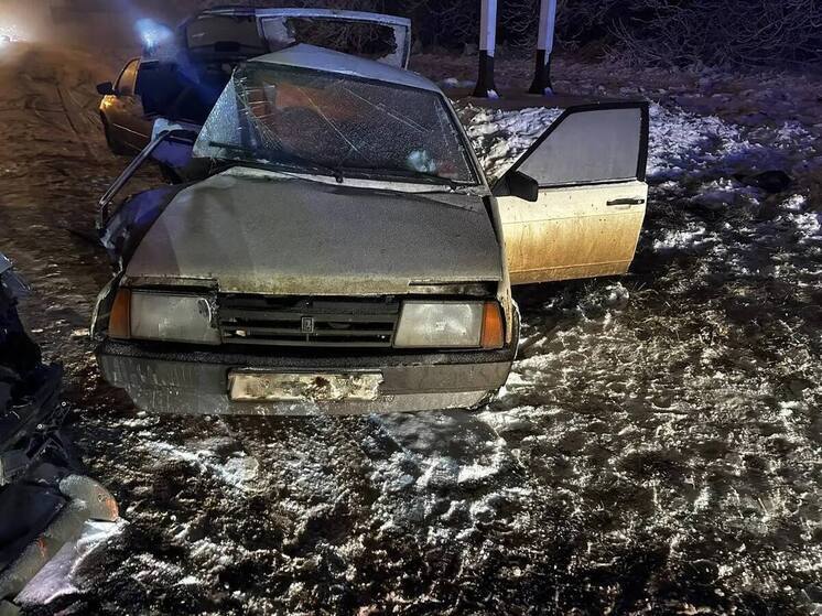 В Пятигорске столкнулись «Девятка» и Хендай, пострадали два человека