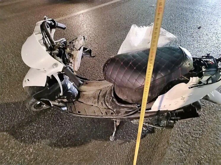 В Пятигорске водитель скутера без прав попал в ДТП и получил травмы