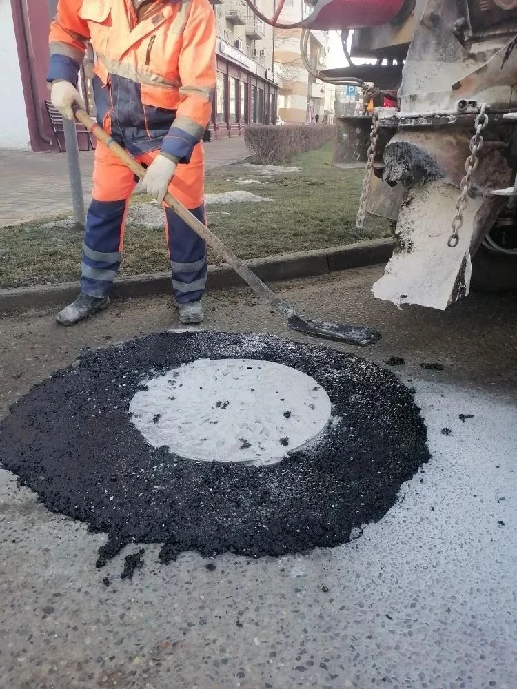 В Ставрополе начался зимний ямочный ремонт дорог2