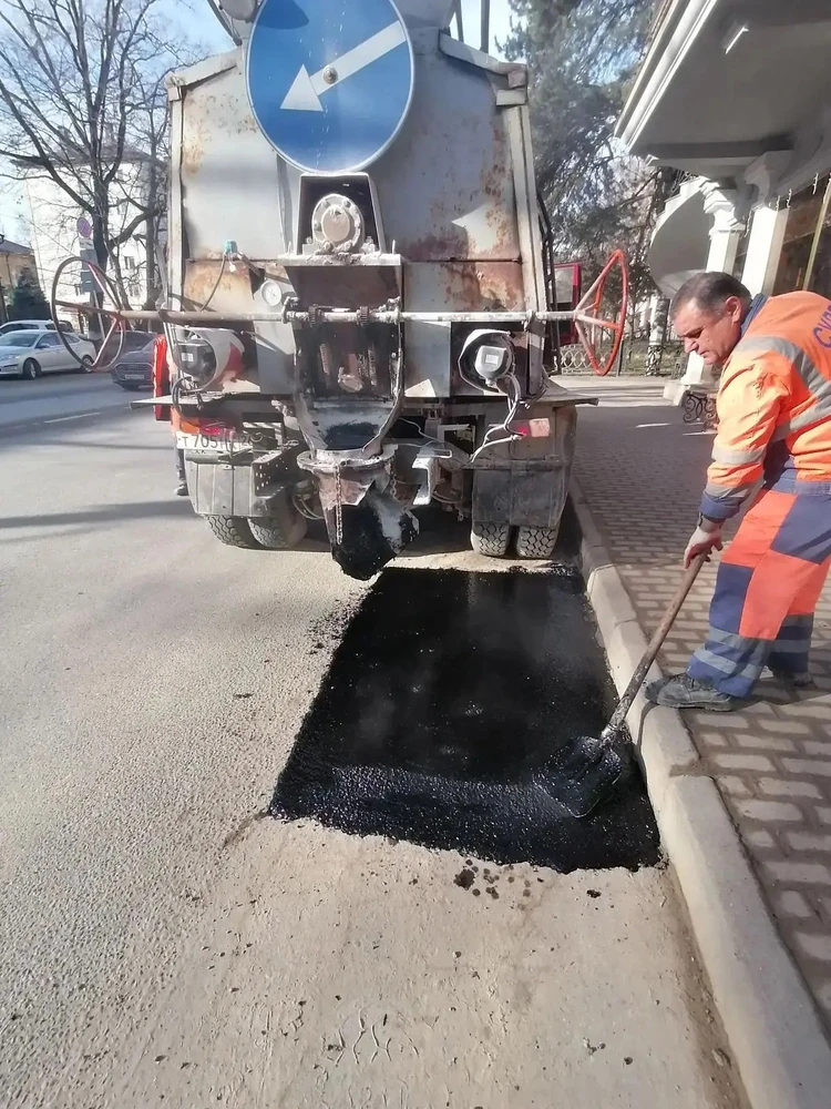 В Ставрополе начался зимний ямочный ремонт дорог1