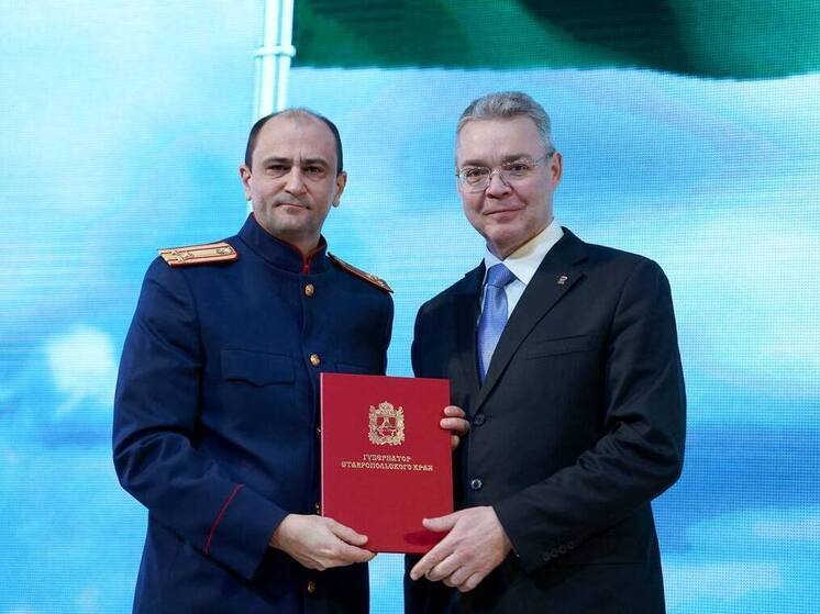 Владимир Владимиров поздравил следователей Ставрополья с профессиональным праздником и вручил награды