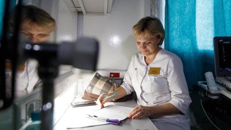 Выездные бригады врачей Ставрополья осмотрели 260 жителей станицы Суворовской