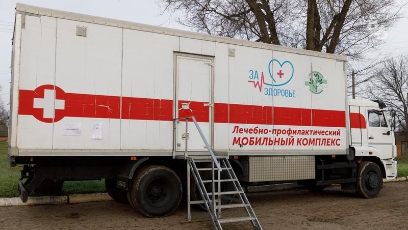 Выездные бригады врачей Ставрополья осмотрели 260 жителей станицы Суворовской