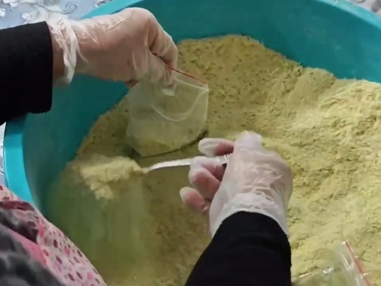  Жительницы Кировского округа отправили 70 тысяч порций сухих пайков для бойцов СВО