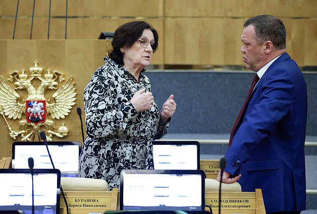 Член Комитета по охране здоровья Римма Утяшева и член Комитета по безопасности и противодействию коррупции Динар Гильмутдинов