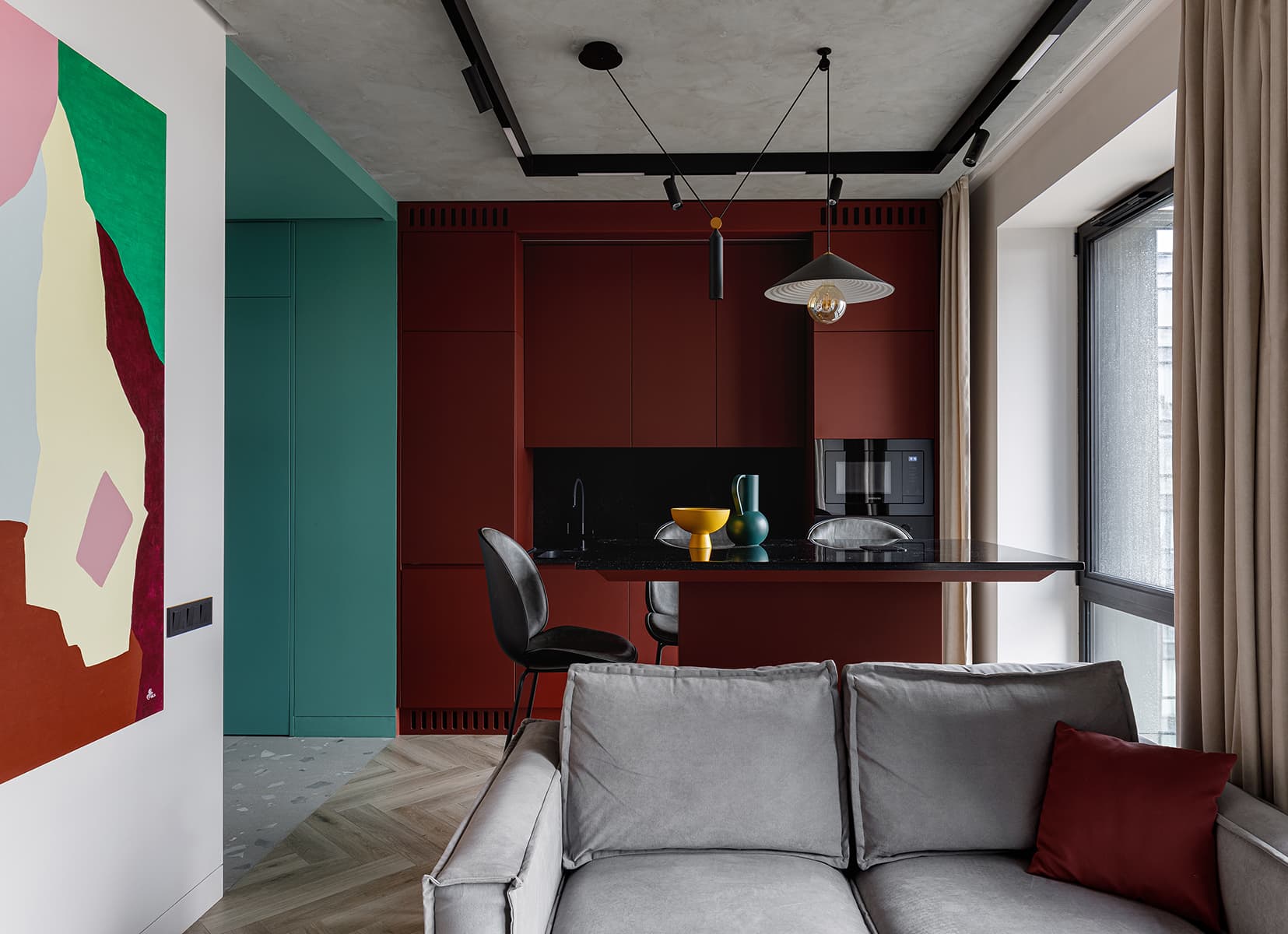 Игра контрастных цветов в интерьере квартиры с видовым кабинетом — проект студии GU Design