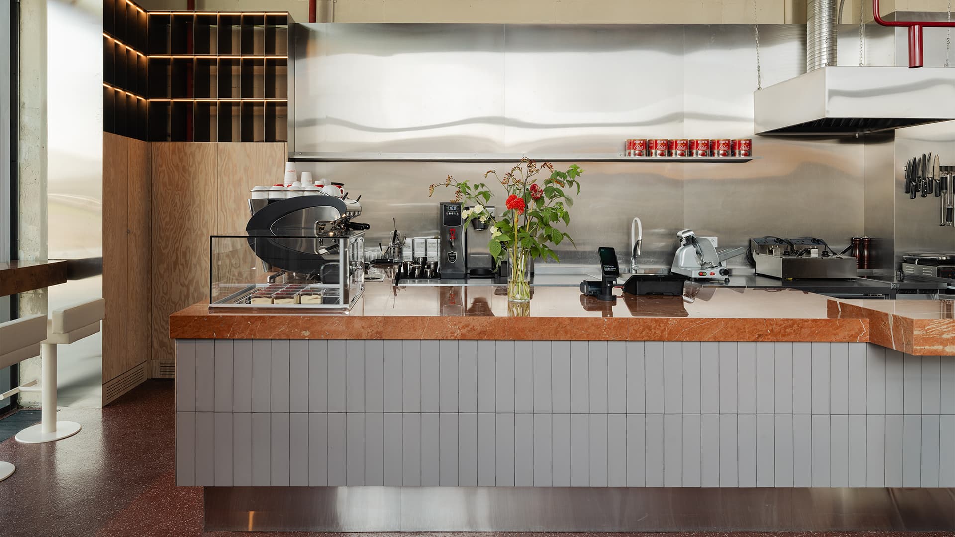 Выразительный интерьер фокаччерии с итальянским характером — проект nesnov.studio