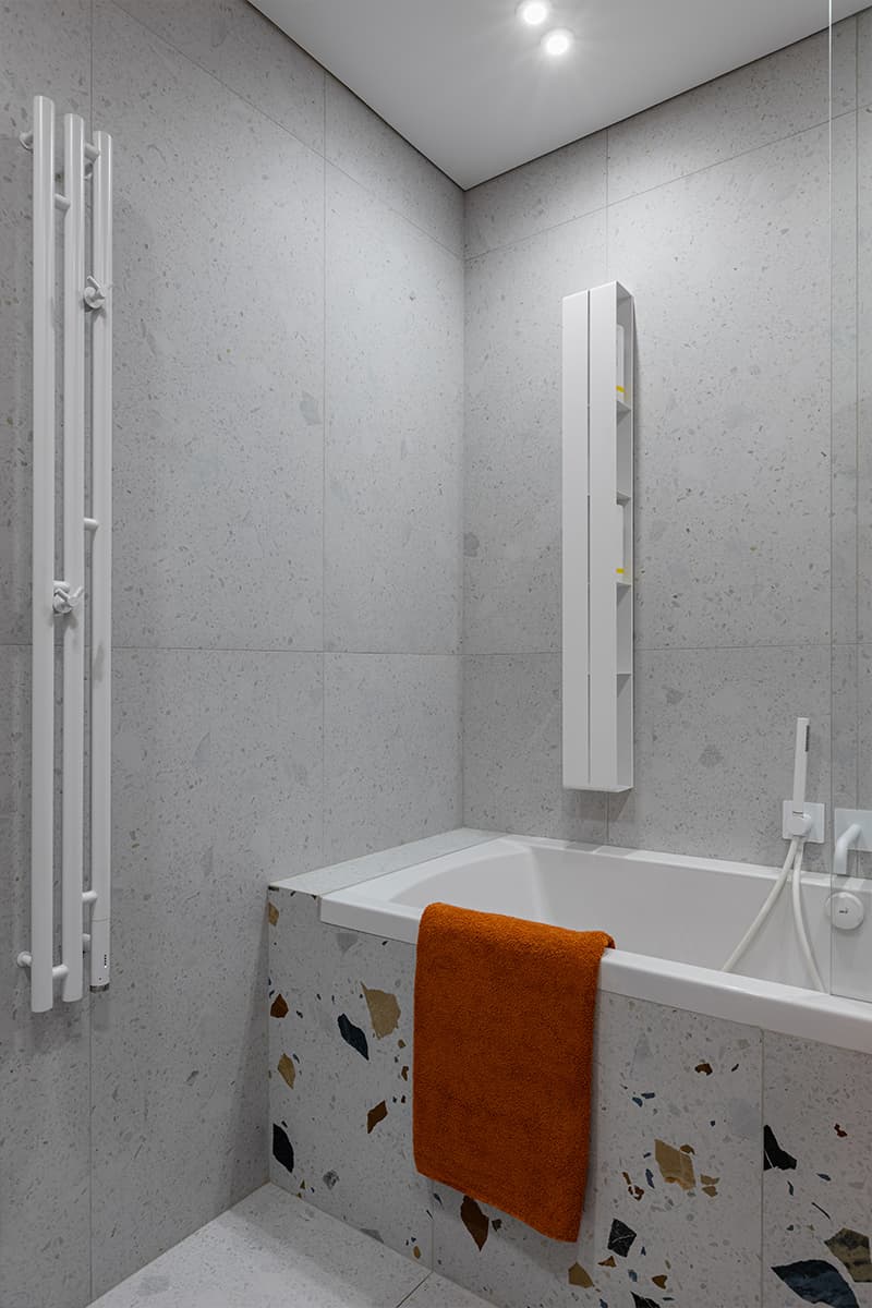 Терракотовые детали и раздвижные перегородки в интерьере квартиры — проект Юлии Лезиной