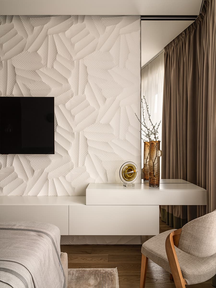 Эффектный керамогранит и красочная детская в интерьере семейной квартиры — проект Екатерины Ивановой