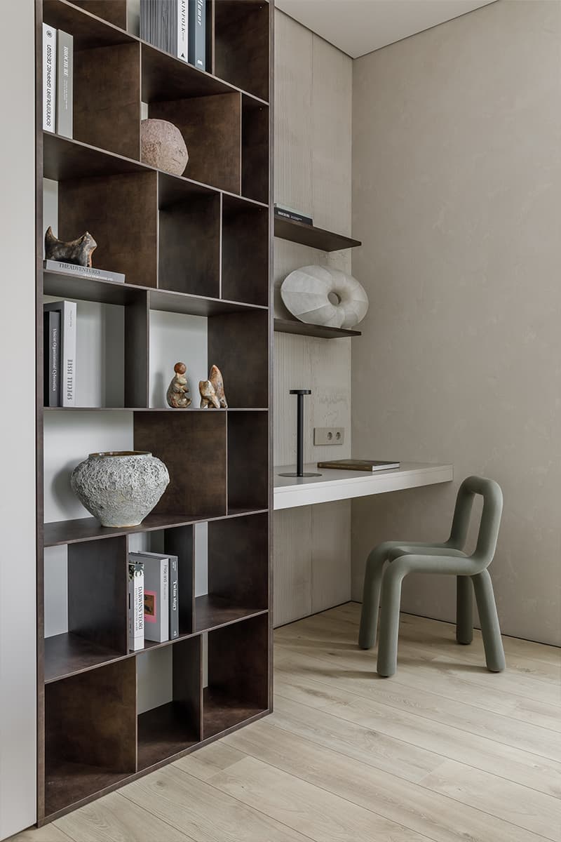 Сдержанный интерьер квартиры с выразительным декором — проект Натальи Чопенко