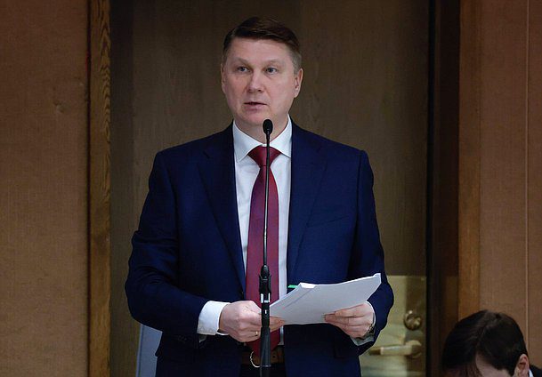 Полномочный представитель Правительства РФ в Государственной Думе Александр Синенко