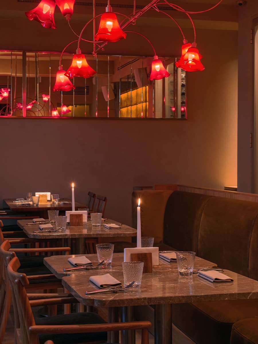 Чувственное искусство и продуманное освещение в интерьере ресторана — проект Юлии Ионовой