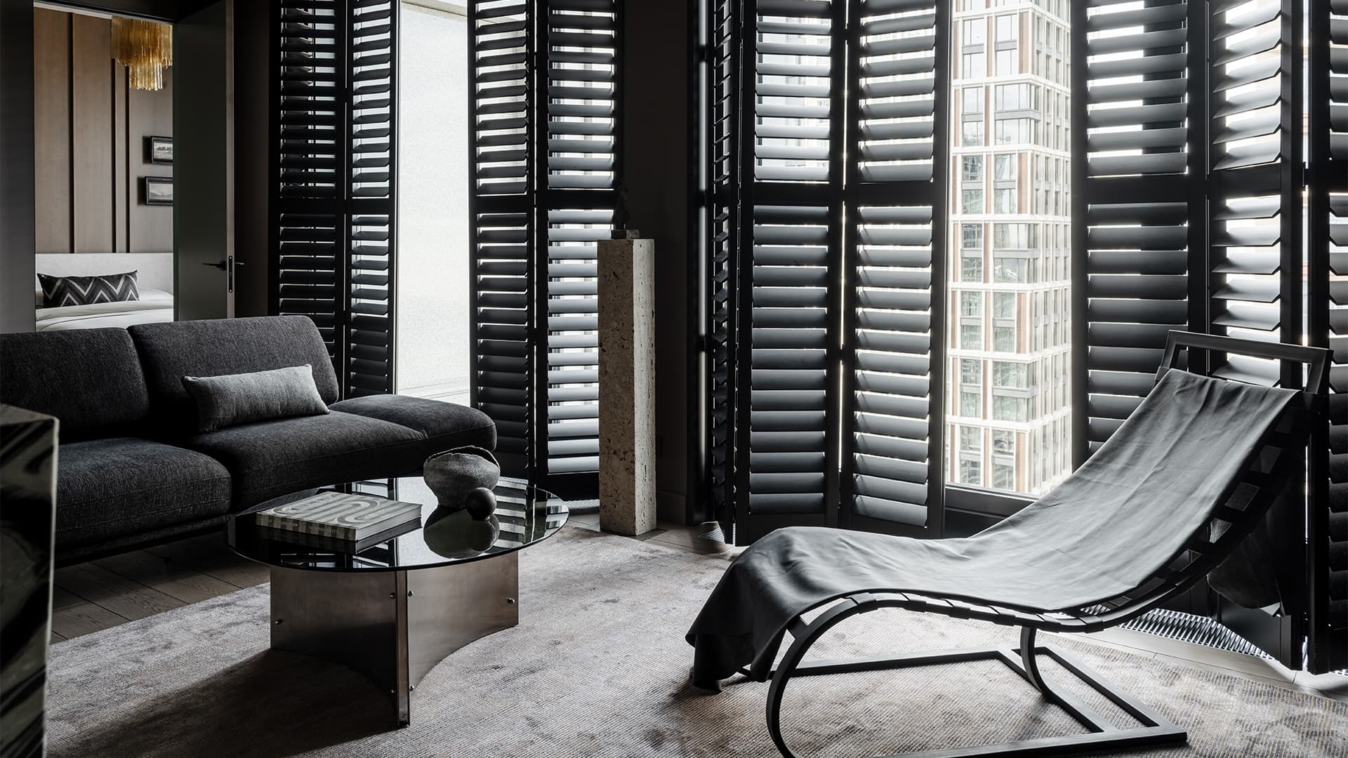 Драматичный интерьер квартиры для уединения — проект Марины Мирасовой