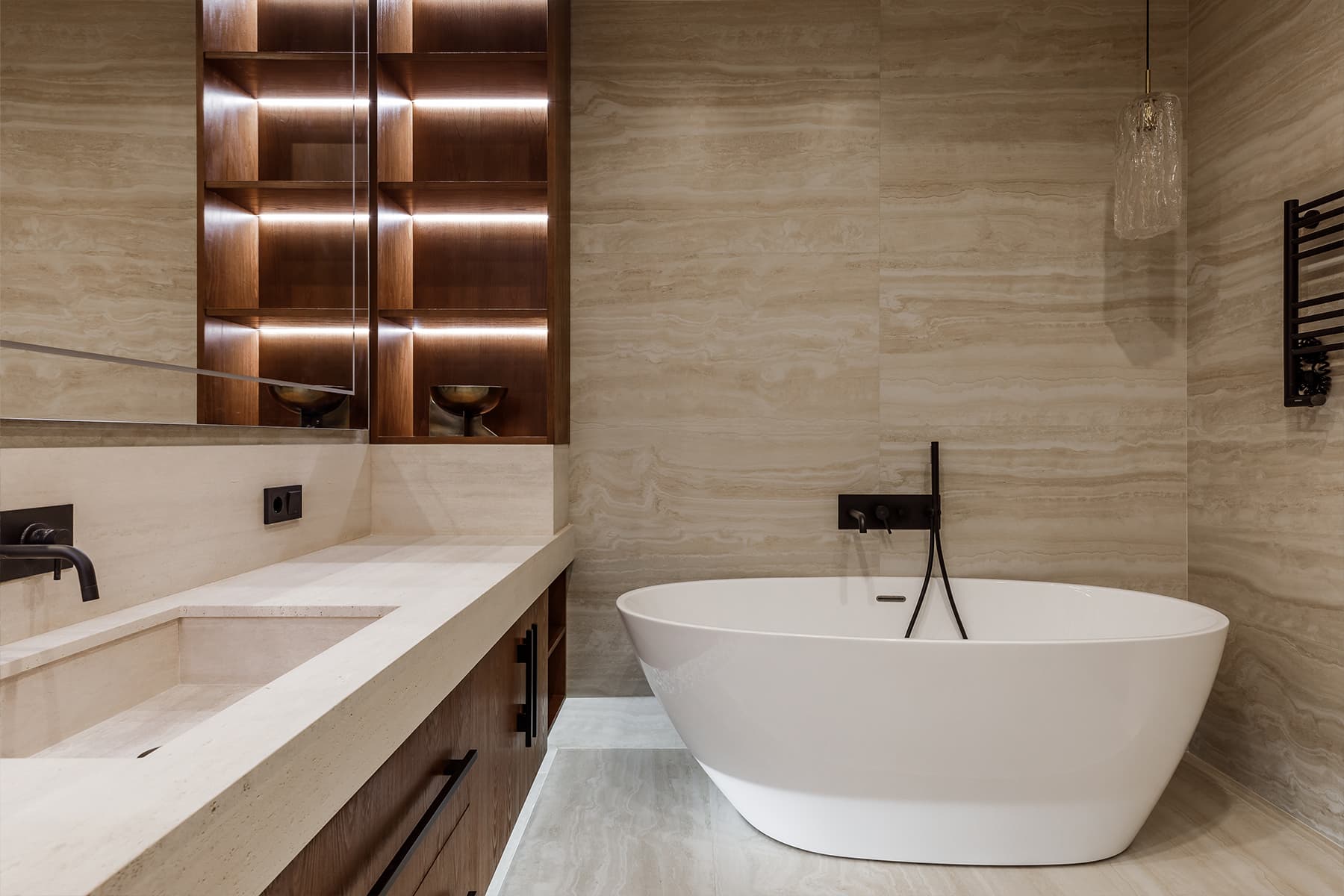 Интерьеры санузлов с отдельно стоящей ванной