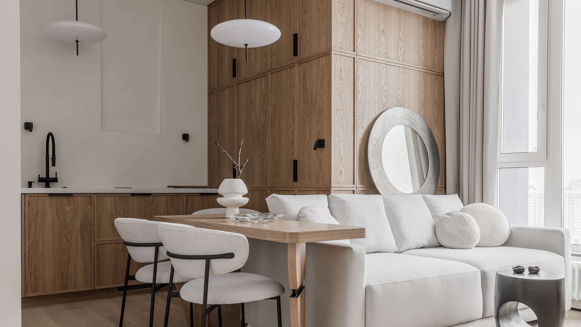 Светлый интерьер небольшой квартиры для студента-хоккеиста — проект Аллы Кроль