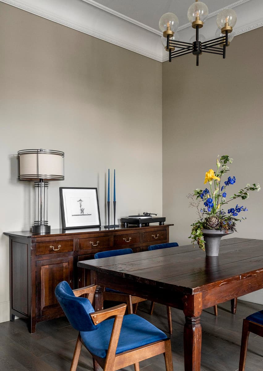 Интерьеры с винтажной мебелью и светом