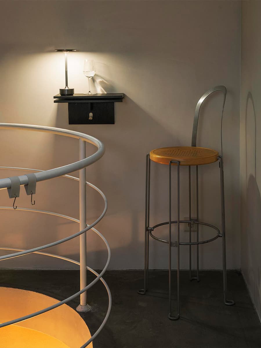 Камерный интерьер бара в историческом московском дворе — проект Веры Вакуловой