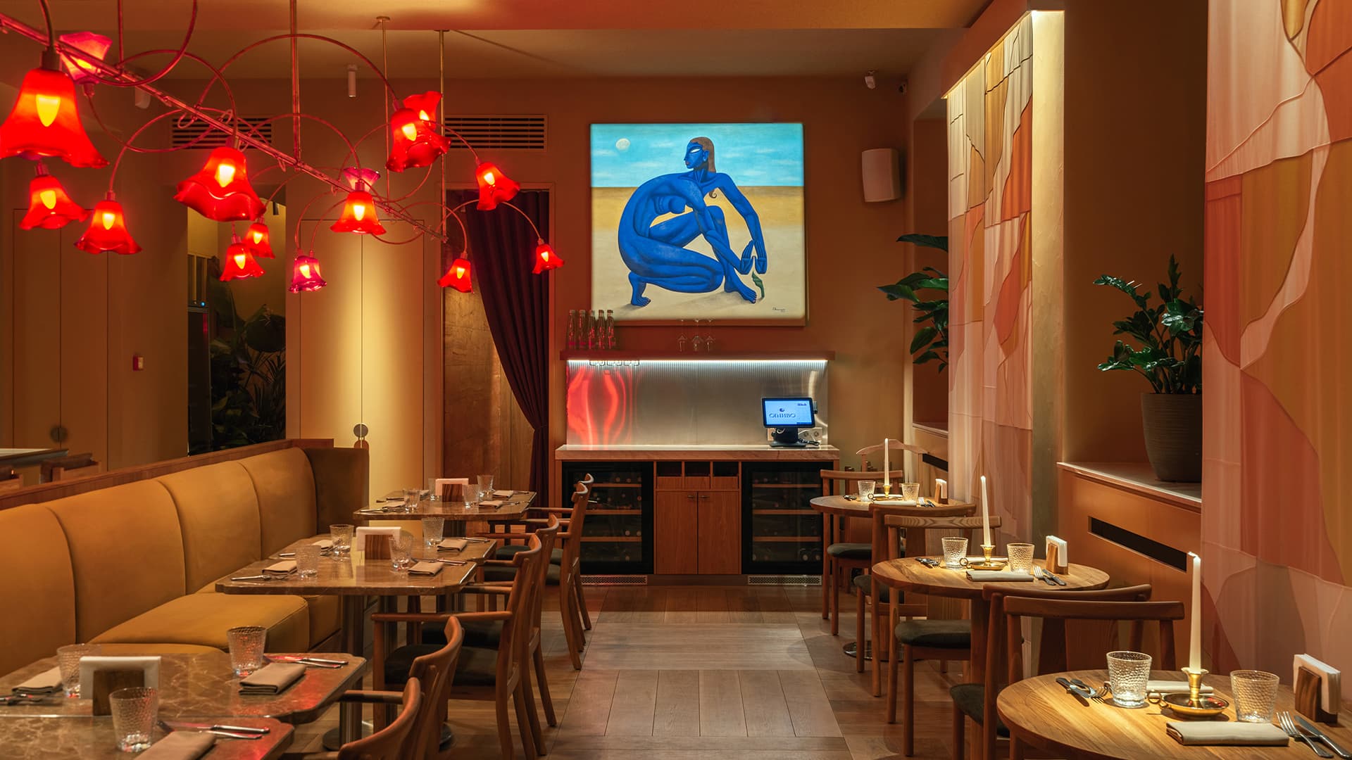 Чувственное искусство и продуманное освещение в интерьере ресторана — проект Юлии Ионовой