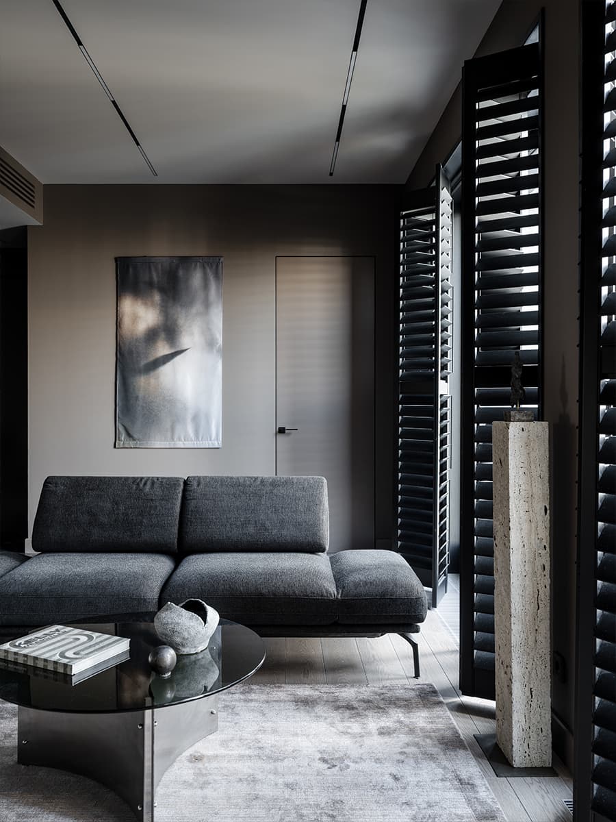 Драматичный интерьер квартиры для уединения — проект Марины Мирасовой