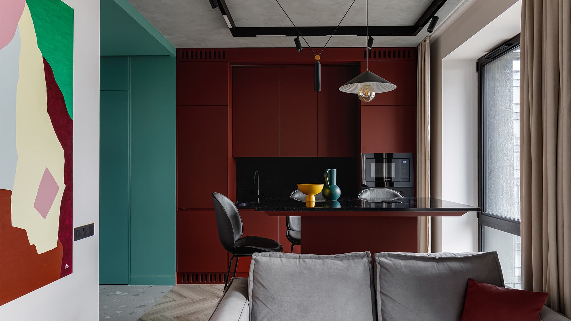 Игра контрастных цветов в интерьере квартиры с видовым кабинетом — проект студии GU Design