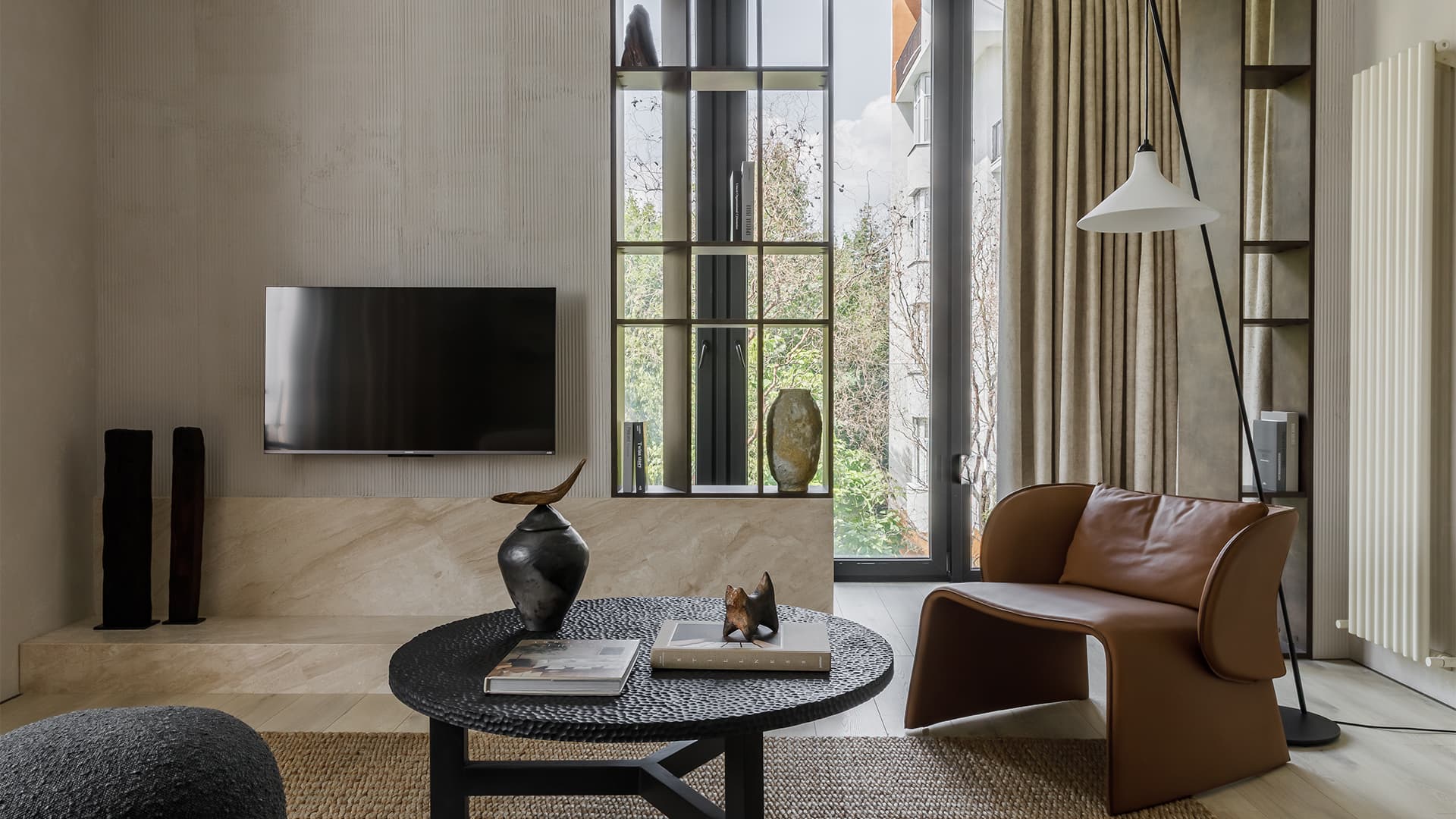 Сдержанный интерьер квартиры с выразительным декором — проект Натальи Чопенко