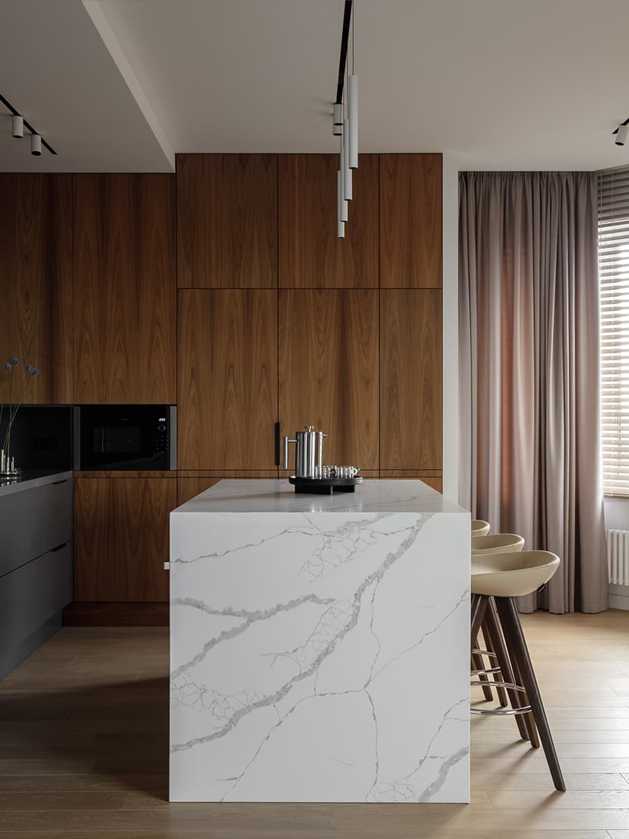 Радиусные объемы и итальянские светильники в интерьере челябинской квартиры — проект Starikova Architects