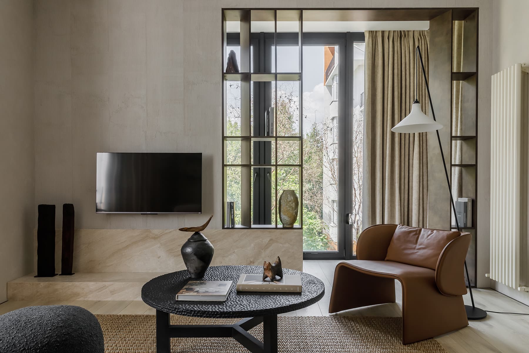 Сдержанный интерьер квартиры с выразительным декором — проект Натальи Чопенко