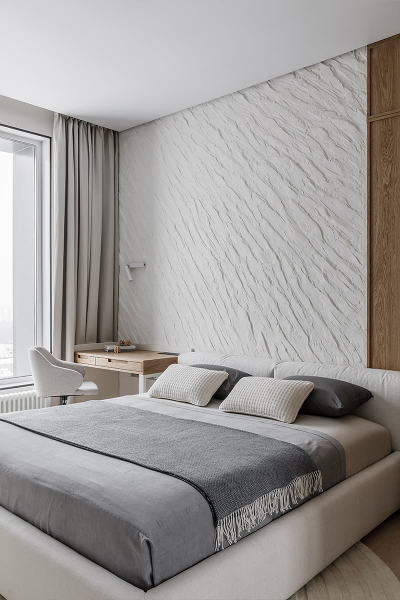 Светлый интерьер небольшой квартиры для студента-хоккеиста — проект Аллы Кроль